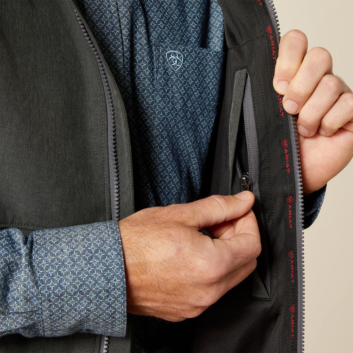 Logo Softshell Vest - Ariat Essential