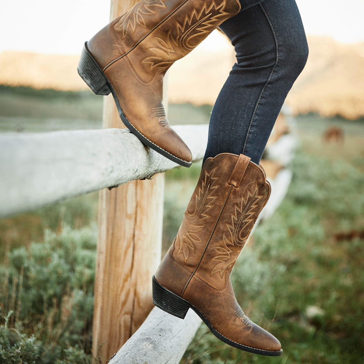 Heritage R Toe Western Boot - Ariat Essential
